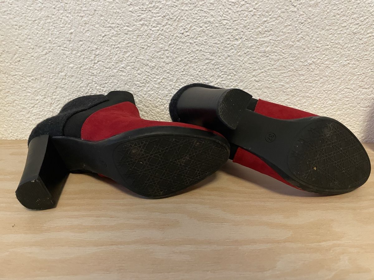 Scarpe da donna: Bottes femmes bicolores – Nuovo (secondo la descrizione) da Biel/Bienne venduto da flo_sy9q 1