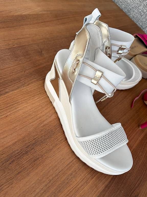 Scarpe da donna: Neue ungebrauchte Schuhe – Usato da Oberwil venduto da Fanny2017 2