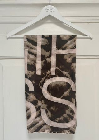 🤍 Foulard / Schal von „VILA“, Animal-Print mit Schriftzug