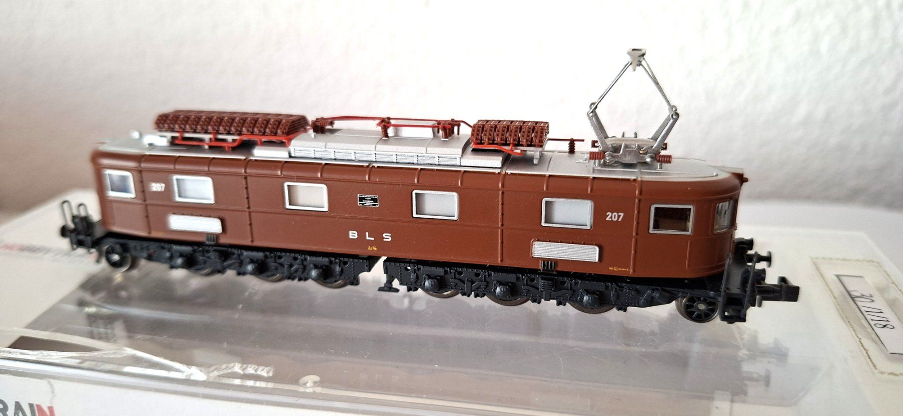 Hobbytrain Modelleisenbahnen: Hobbytrain Ae 6/8 BLS 10184  Lok 207 – Gebraucht aus Biberist von Ntrains 1