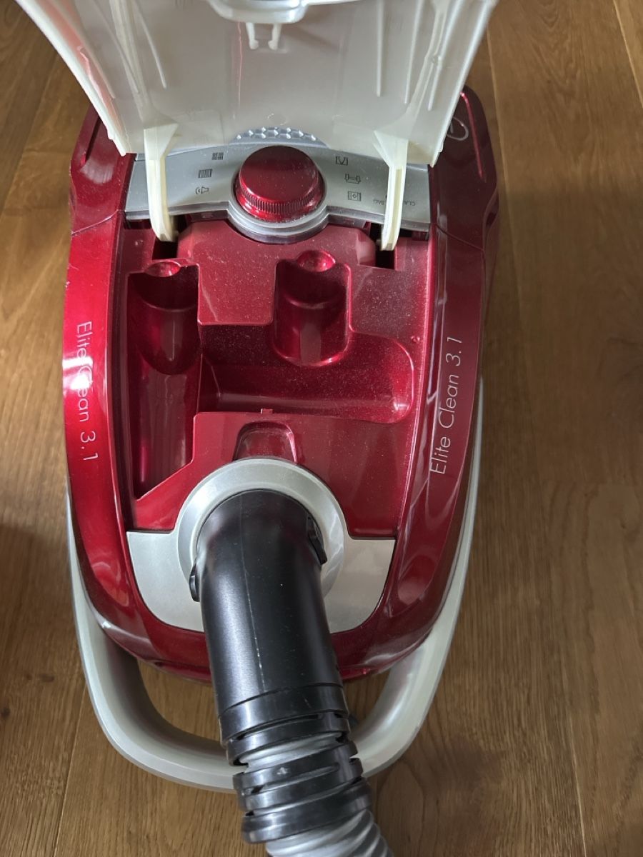 Staubsauger & Zubehör: Staubsauger Aevon Elite Clean 3.1 rot/silber – Gebraucht aus Niederhasli von spiff67 3