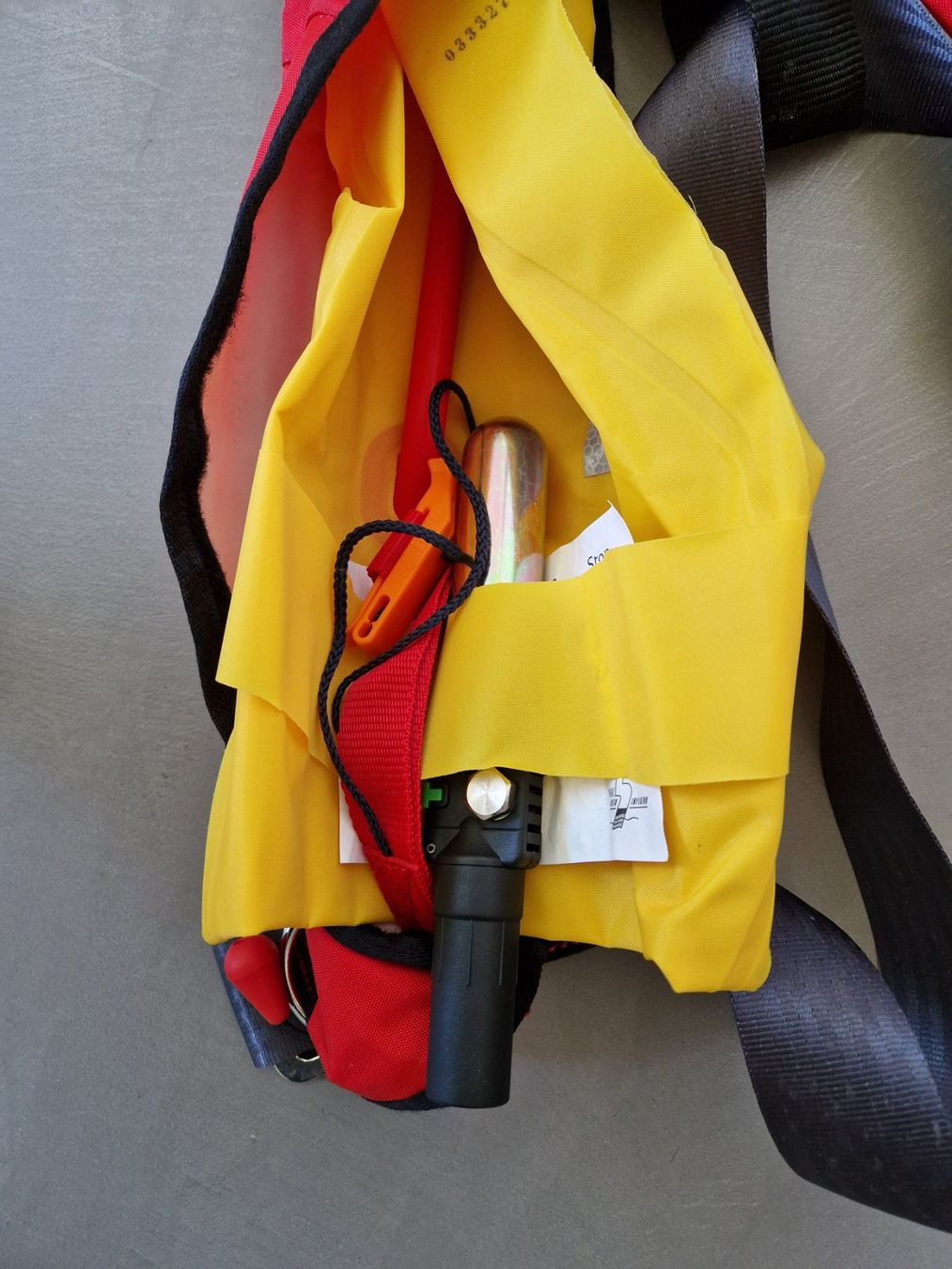 Gilets de sauvetage: Rettungsweste für Erwachsenen – D'occasion à Salouf par PizMez12K 2