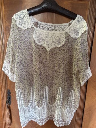 Bluse aus Seide und Spitze, hergestellt in Italien