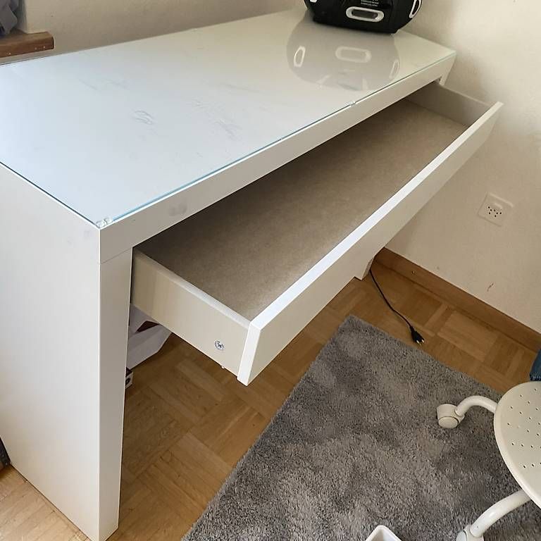 Tavoli da trucco: Tisch schminkt Tisch  – Usato da Basel venduto da Ajasmin