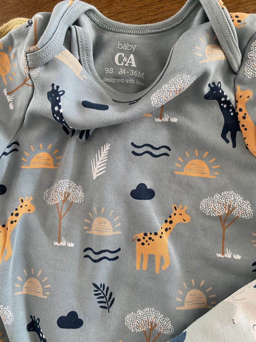 C&A Lotti di vestiti: Kurzarmbody Gr. 98 4er Set – Usato da Urdorf venduto da Tjara65 2