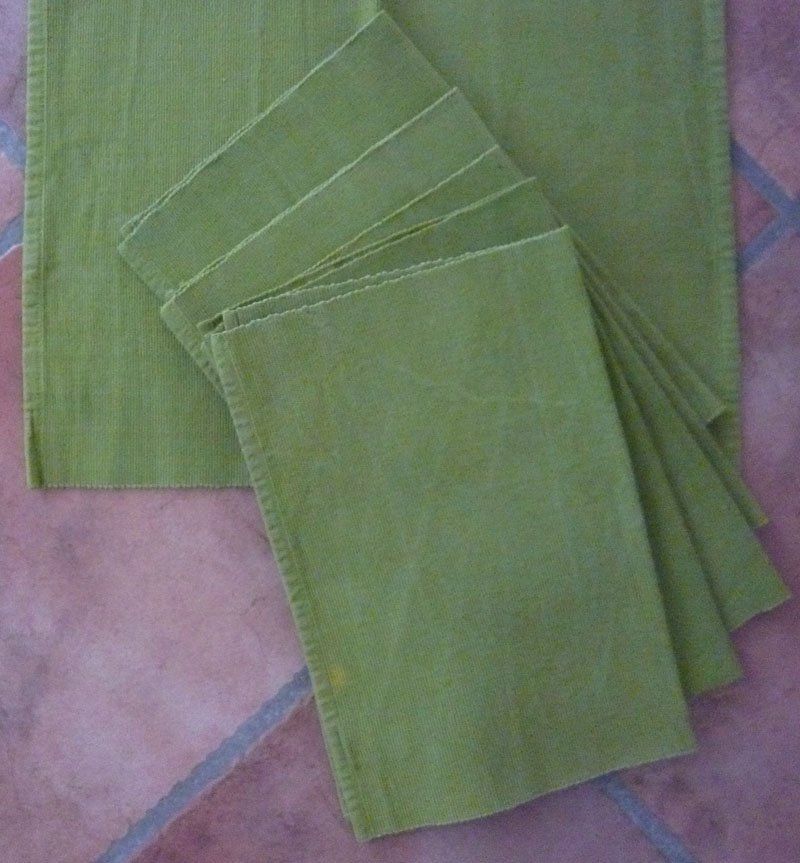 Set di tavolo e panche: 6 Serviette / Tischdecken/ Tischset – Usato da Ruggell venduto da Btt