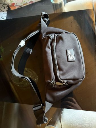 Schwarze Bauchtasche/ Hüfttasche - Viel Stauraum!