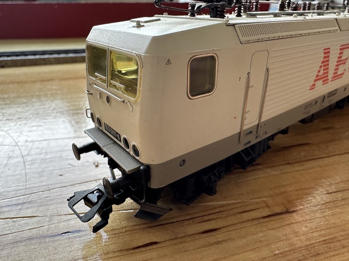 Märklin Modellini di ferrovie: Märklin H0 3441 E-Lok BR 143 AEG OVP – Usato da Schaffhausen venduto da Danilo-86 2