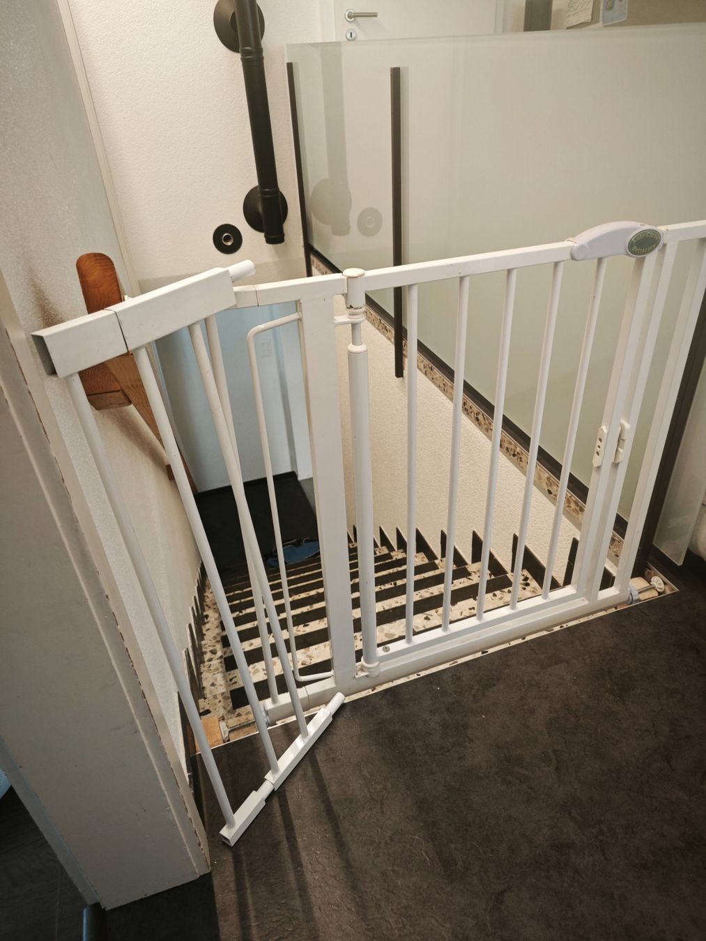 Tutto per la sicurezza: Treppenschutzgitter Bettacare Auto-Close gebraucht – Usato da Riedtwil venduto da Allesmussweg- 1