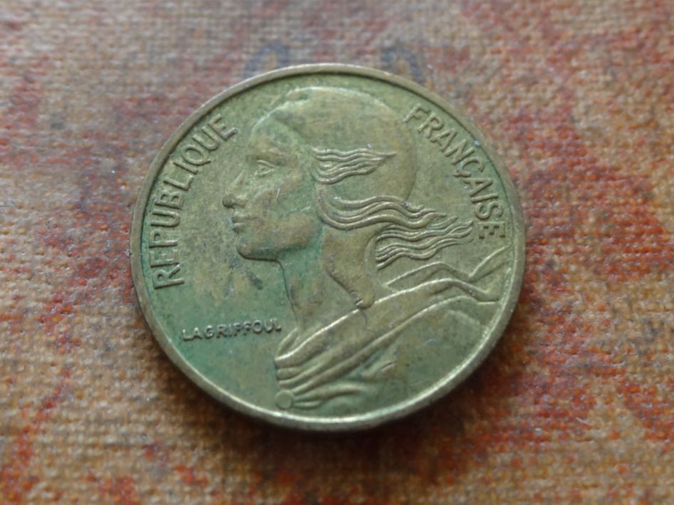 Tutti le monete: FRANCE  5 Centimes  1983  (P) – Usato da Romanel-sur-Lausanne venduto da Swift13 1