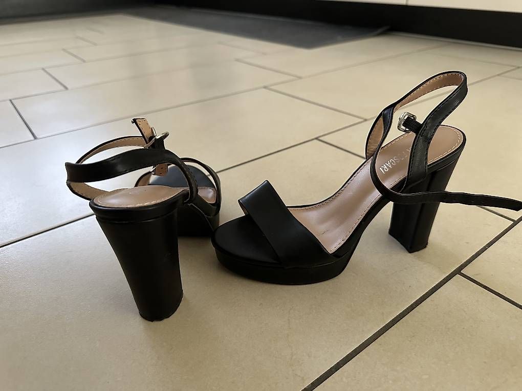 Scarpe da donna: Tacchi neri numero 38 – Usato da Quartino venduto da ver_t5p9 1