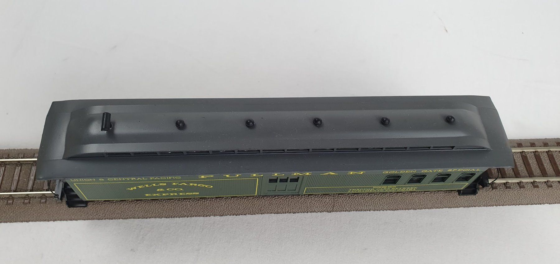 Athearn Modelleisenbahnen: Athearn ? Union Central Pacific Pullman "Wells Fargo" DC/H0 – Gebraucht aus Seon von voAllBah 2