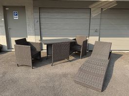 Gartenmöbel Rattan Tisch und Stühle und Liege