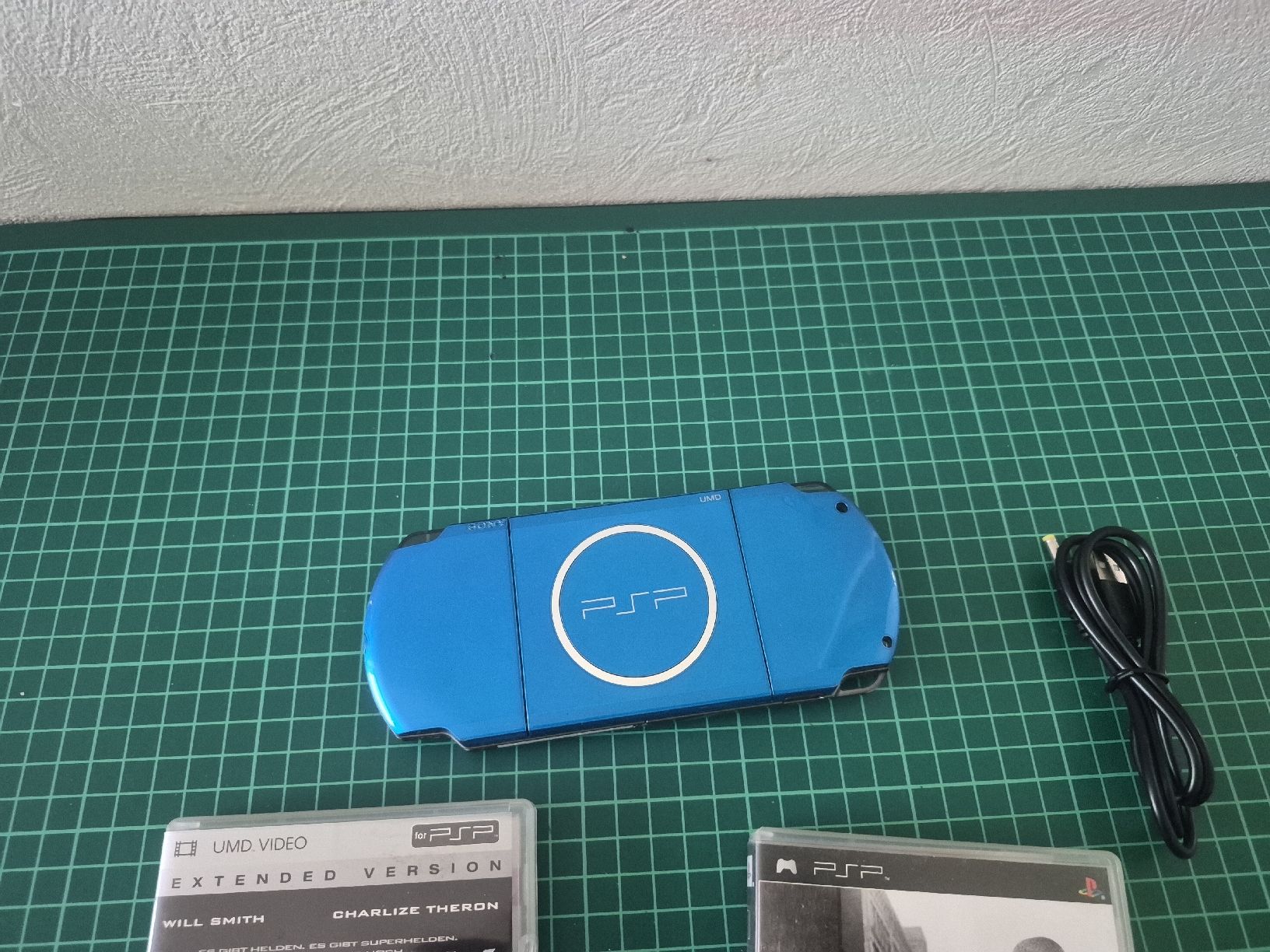 Sony Konsolen: Sony PSP blau mit Spielen Hancock und Splinter Cell – Gebraucht aus Meyrin von Retro-GZ 2