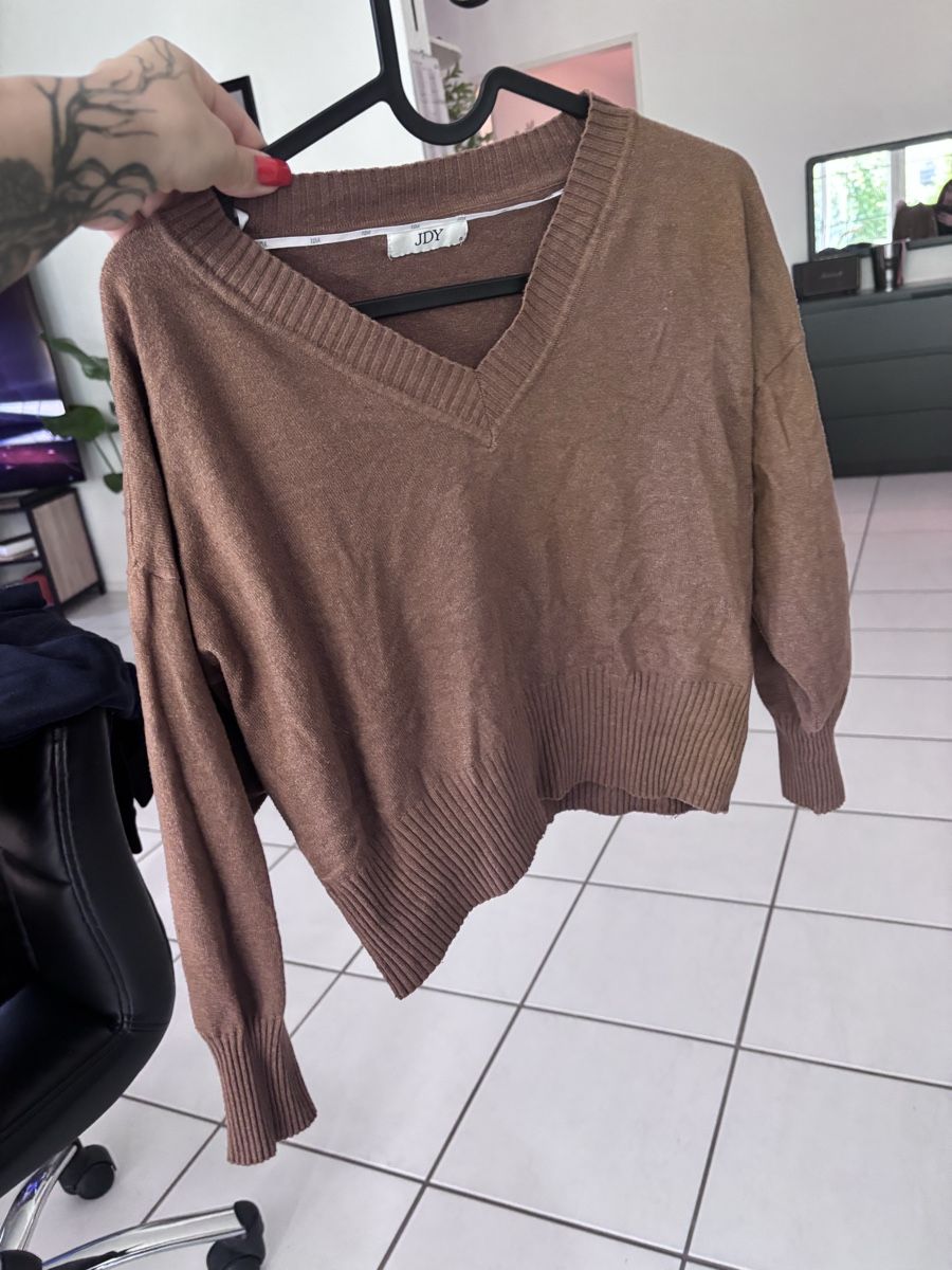 Maglioni & Felpe: JDY Pullover Gr. S Braune Strickpullover mit V-Ausschnitt –  – Usato da Lohn-Ammannsegg venduto da SolongeGe