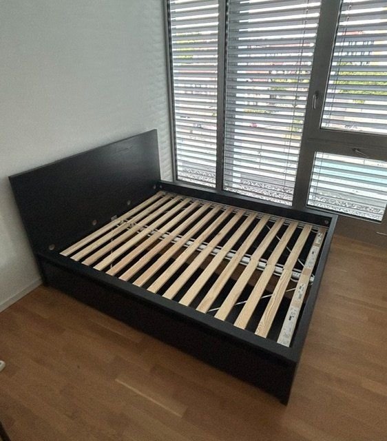 Ikea Betten: Lit Ikea noir – Gebraucht aus Renens VD von Emmanuel.P