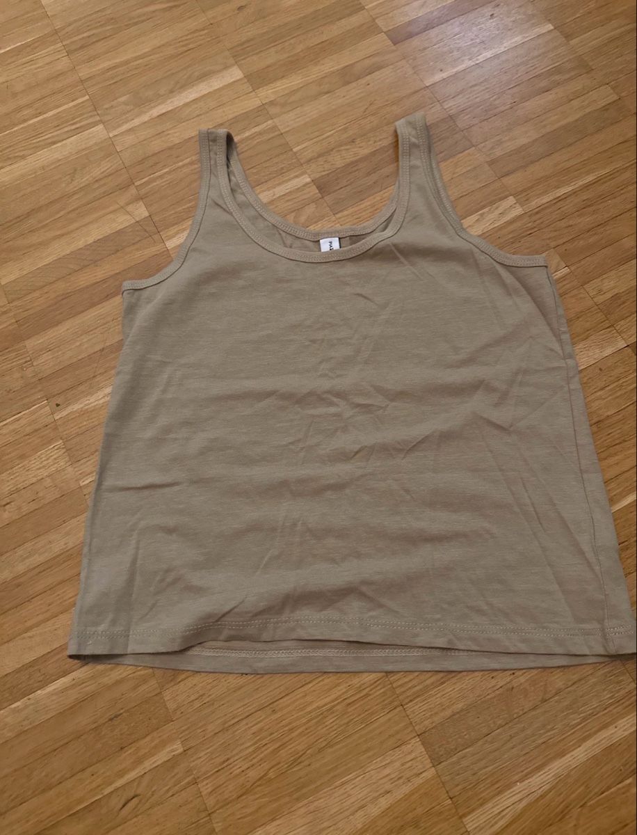 Top: Débardeur beige taille S état neuf – Nuovo (secondo la descrizione) da Perroy venduto da gio_qvk7