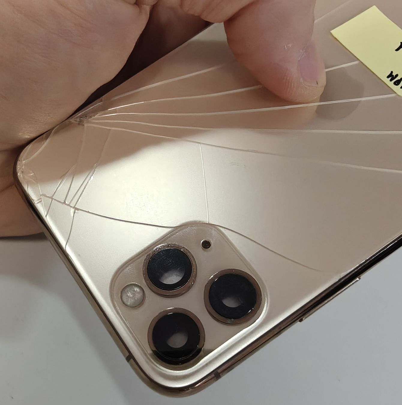 Apple Telefoni cellulari / Smartphones: iPhone 11 Pro Max Gold – Difettoso da Ehrendingen venduto da Rocky985 4