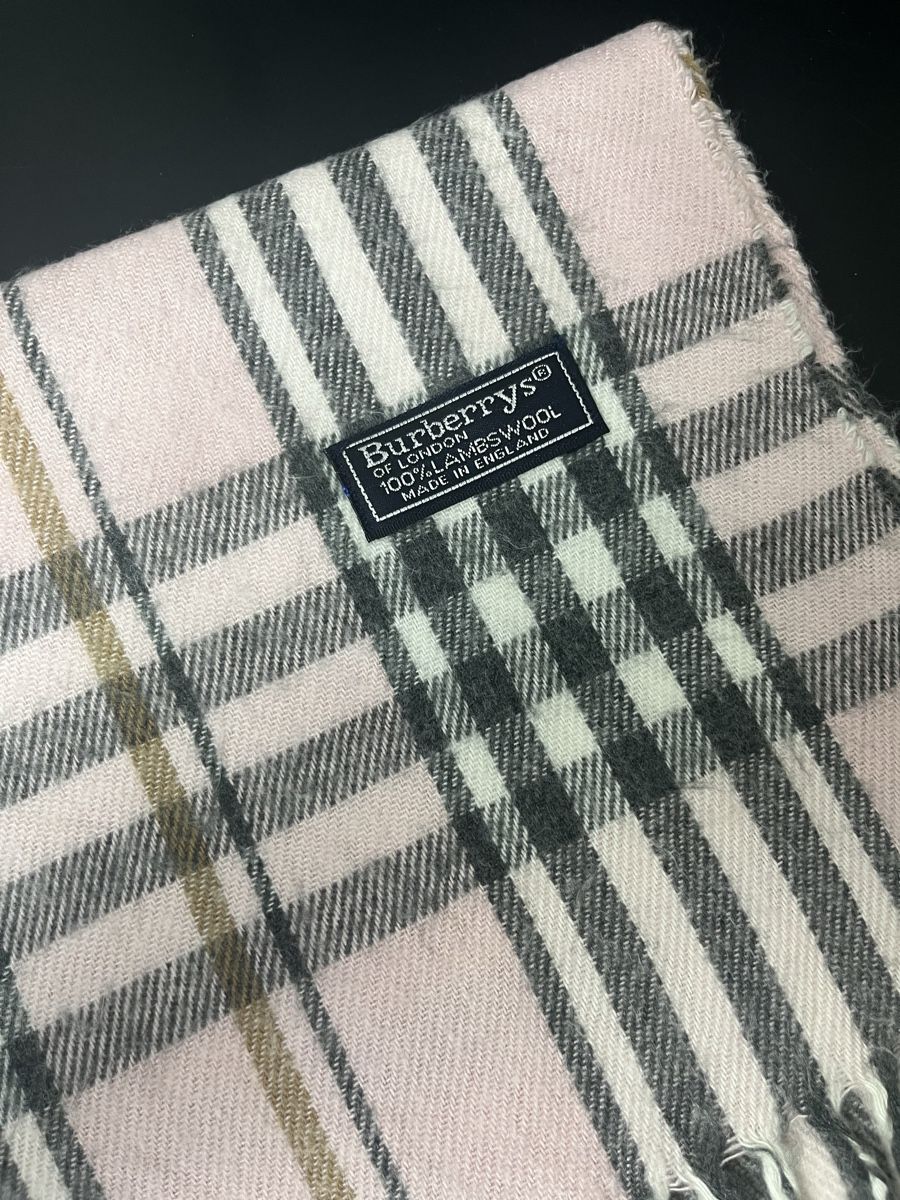 Burberry Foulards, Tücher & Schals: Écharpe Burberry Laine Rose clair – Neu (gemäss Beschreibung) aus Les Avanchets von lunedeneige.shop 1