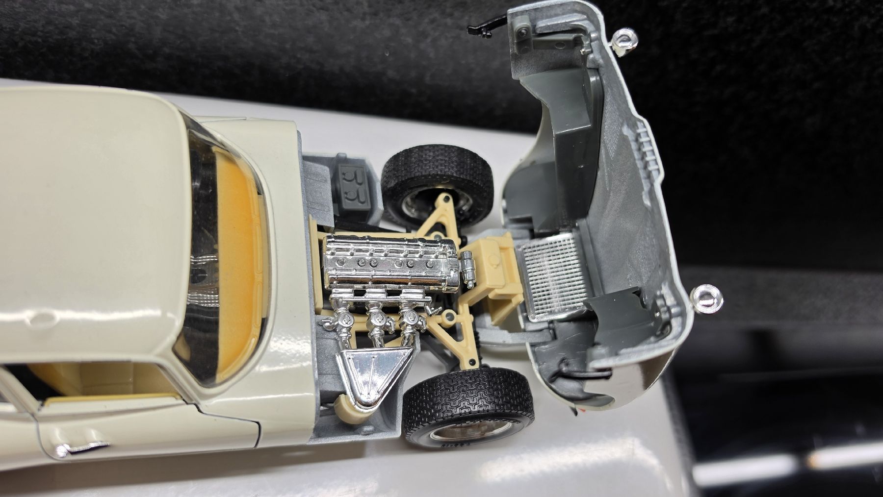 Jaguar Modellini d'auto: Modellauto Jaguar E-Type Coupe 1:18 – Difettoso da Obergerlafingen venduto da 88MPH 3