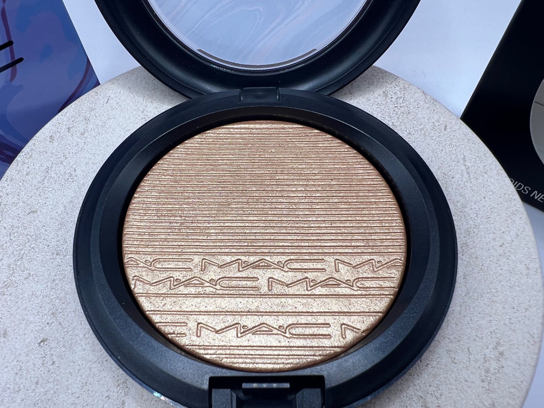 Make-up: HIGHLIGHTER Extra Dimension Skinfinish OH DARLING MAC – Nuovo e nell'imballaggio originale da Vaduz venduto da NotNeeded 2