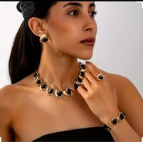 Ensemble bijoux doré et onyx - Chic et élégant !