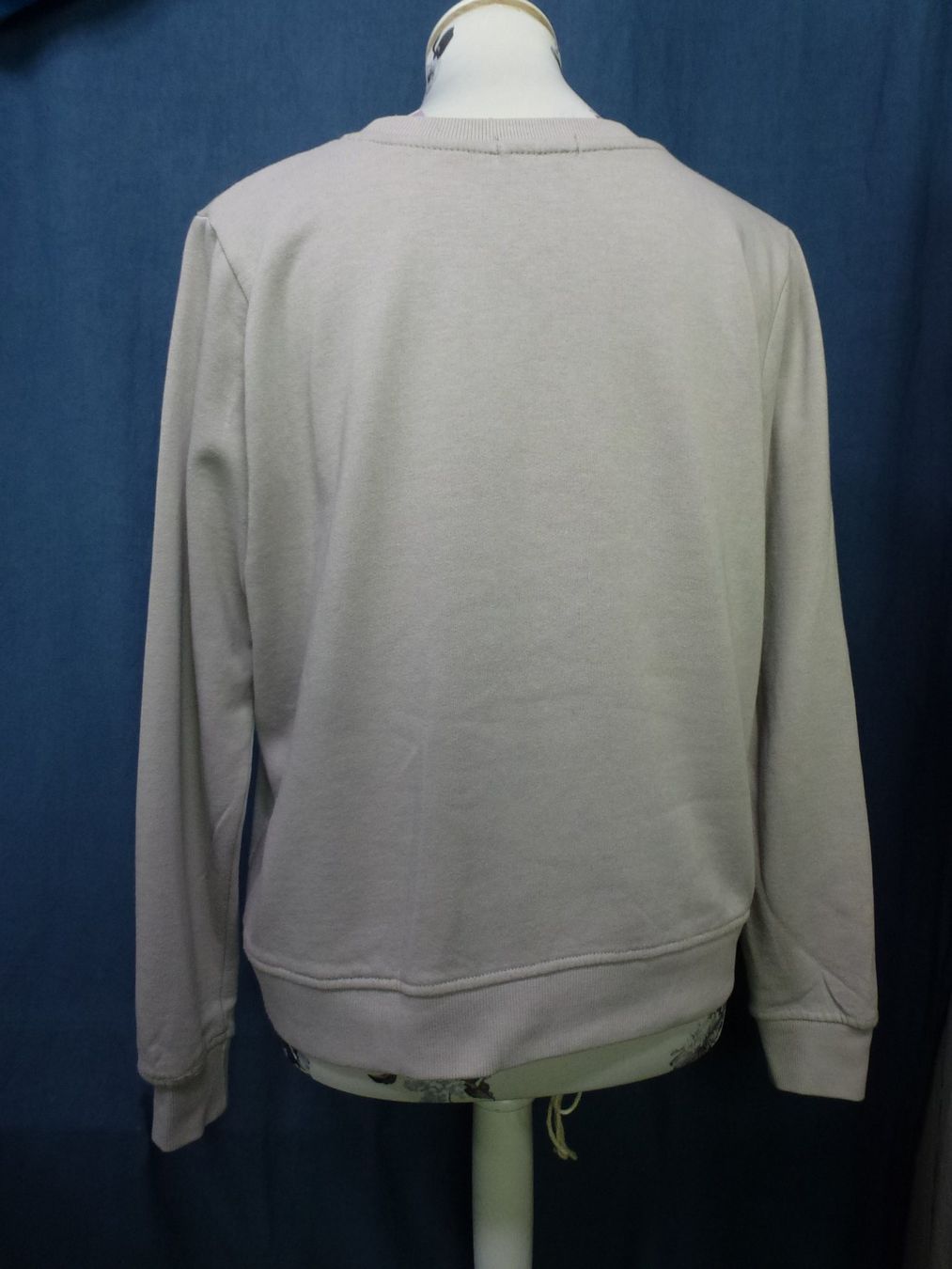 Lotti di vestiti: JOGGING ANZUG HELLES GRAU 38 40 NEUWERTIG HOSE PULLI – Nuovo (secondo la descrizione) da Kreuzlingen venduto da ang_7k8d 5