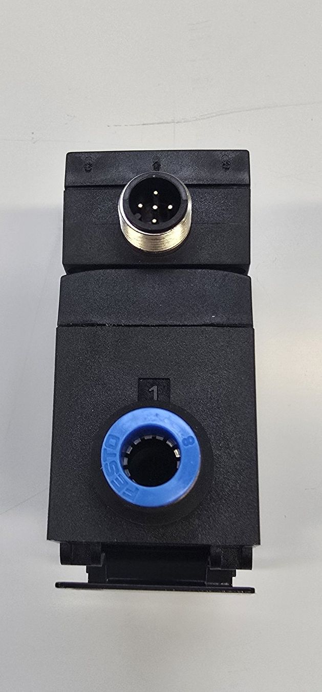 Festo Componenti elettronici: Capteur de débit / Durchflusssensor / Flow sensor – Usato da Villarimboud venduto da pap_7579 2