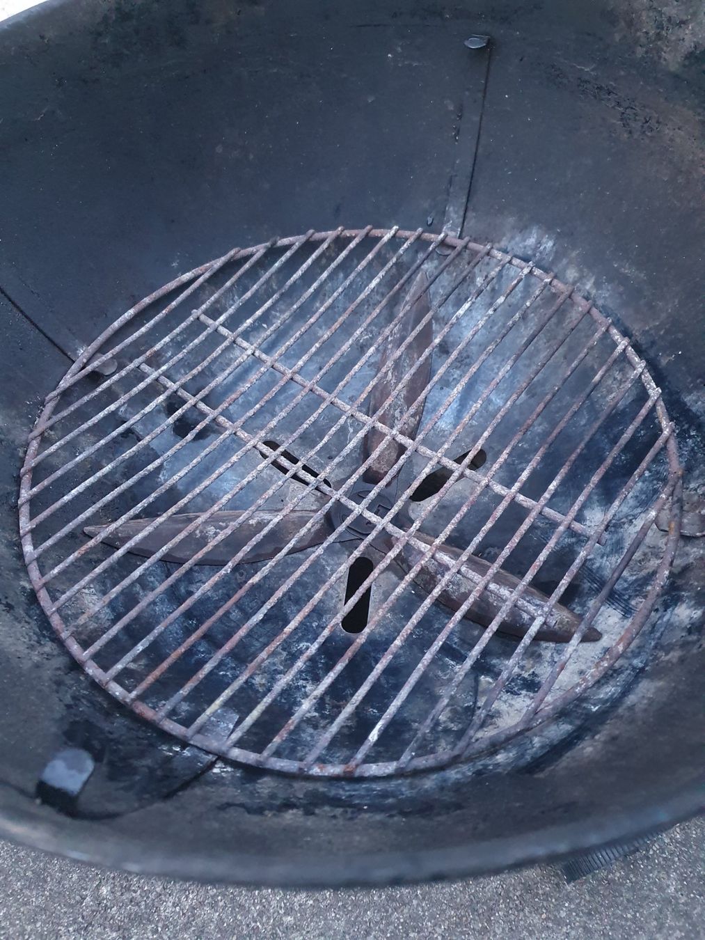 Weber Grils: Weber original Kugelgrill 57cm – D'occasion à Münchenstein par Clairejessica 3
