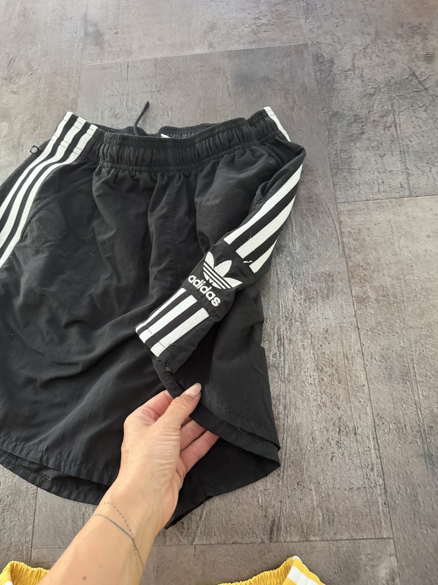Adidas Pantaloni: Adidas Hosen – Usato da Neerach venduto da the_modern_mini 1