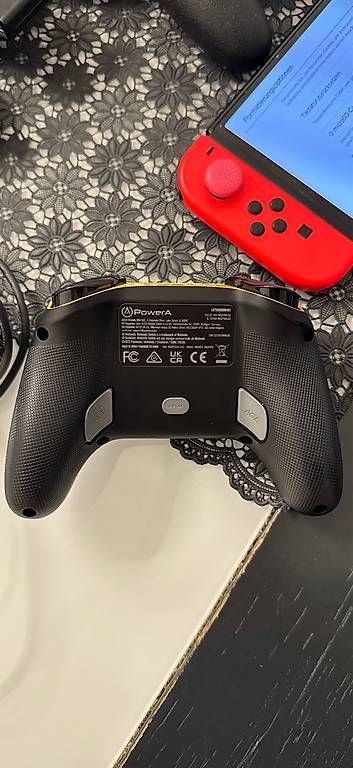 Nintendo Consoles: Nintendo Switch OLED Bundle (mario kart 8 + it takes two) – D'occasion à Winterthur par Valii_18 1
