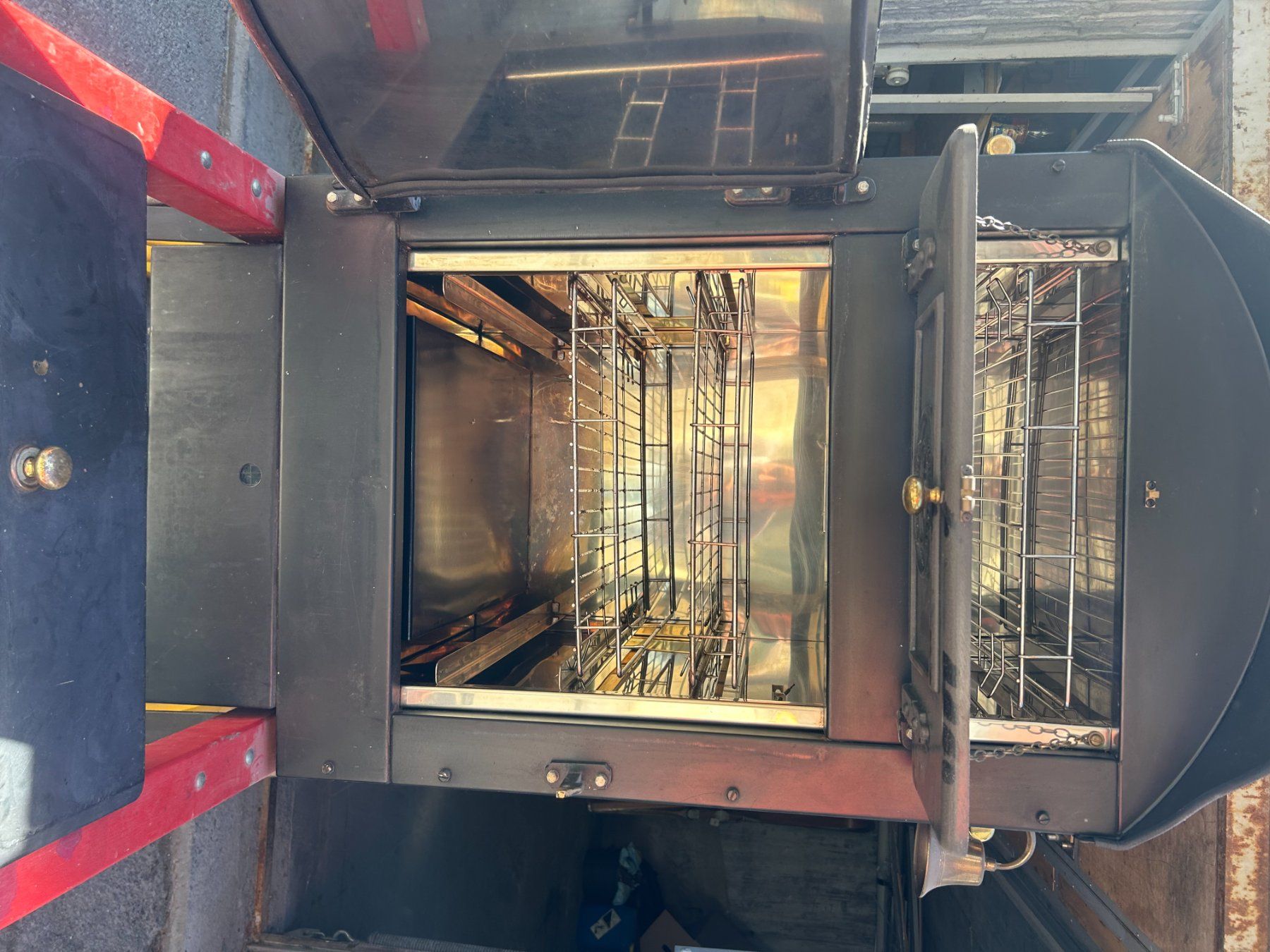 Altri mobili d'antiquariato: Victorian Baking Oven Trailer – Usato da Zermatt venduto da inf_7myk 5
