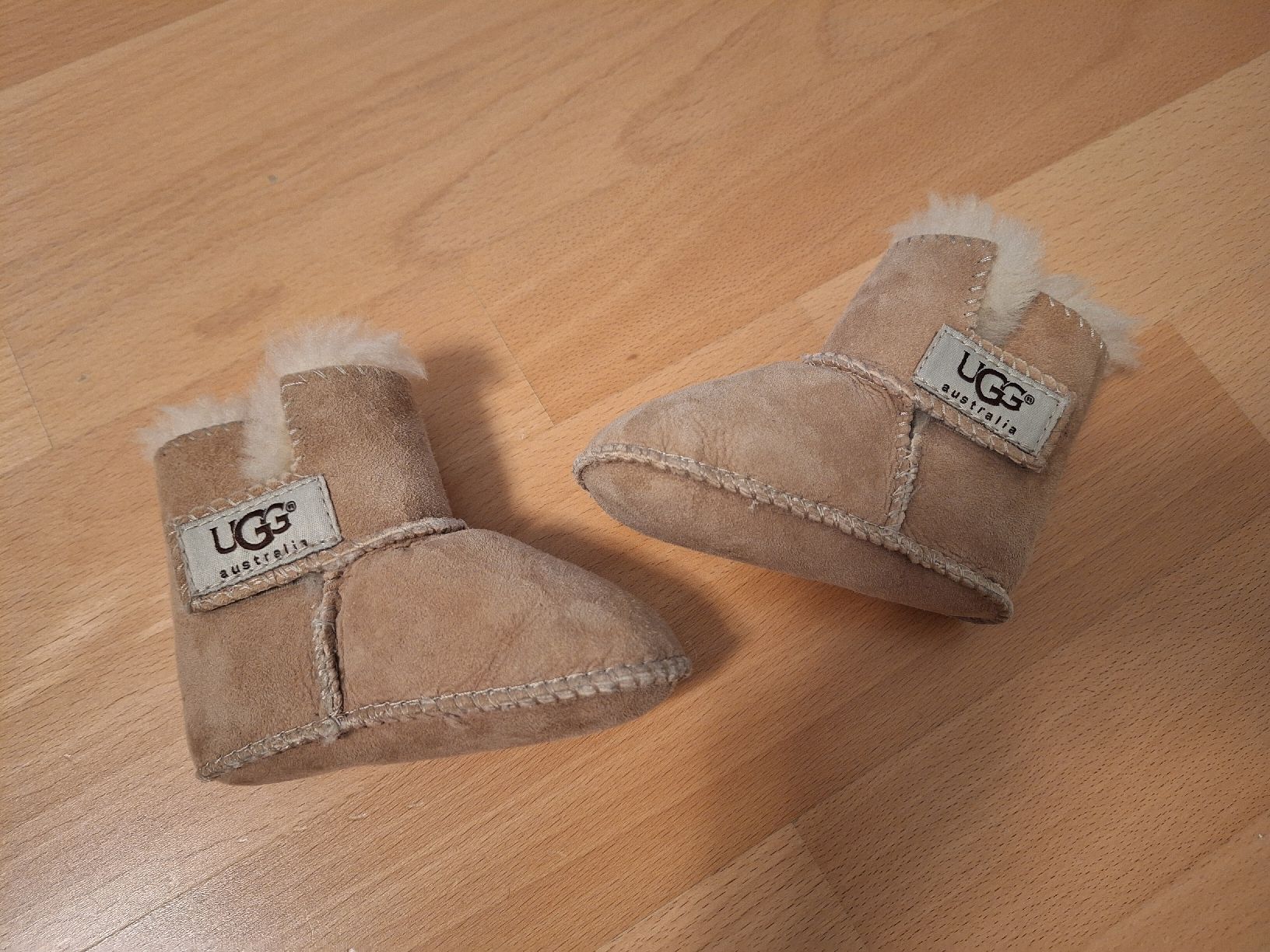 Ugg Scarpe per ragazzi: UGG Babyschuhe Lammfell Gr. S – Usato da Oberrieden venduto da smarties949
