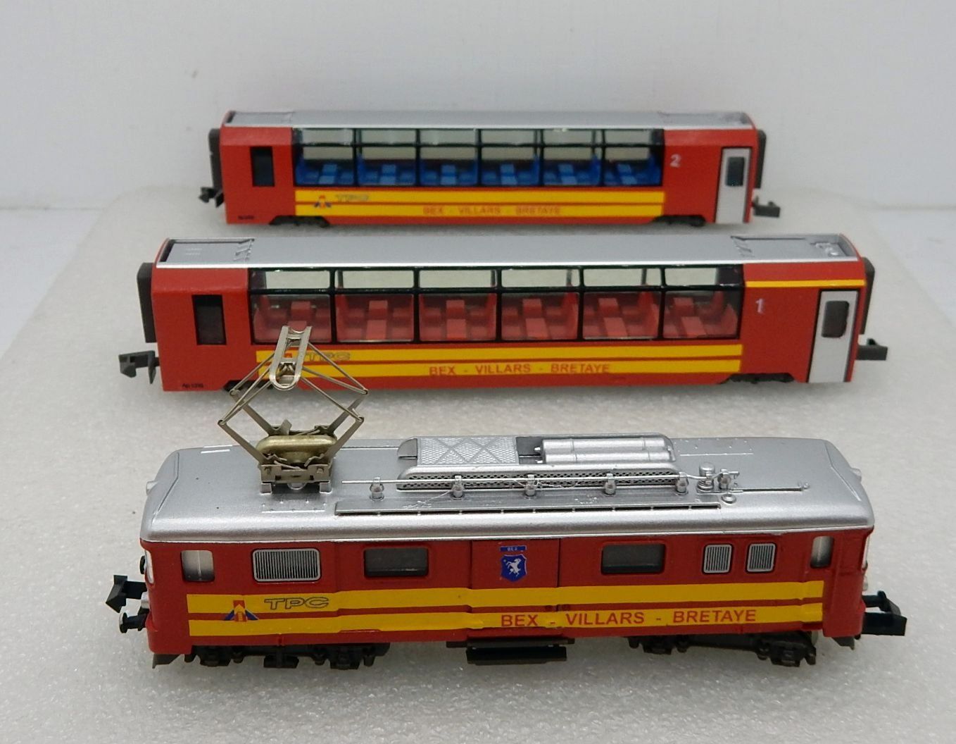 Kato Modellini di ferrovie: N  "BVB"  Motrice  De 4/4 + 2 voitures Panoramiques – Usato da Locarno venduto da Gudrun2 1
