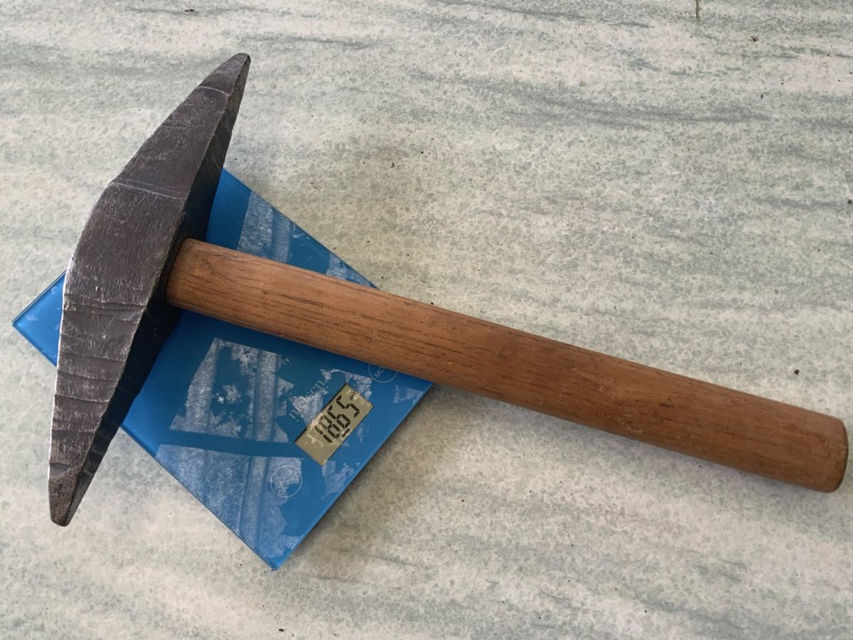 Tutti gli attrezzi: Antiker grosser Steinhammer ca 1.8 kg – Usato da Willisau venduto da Marcello63
