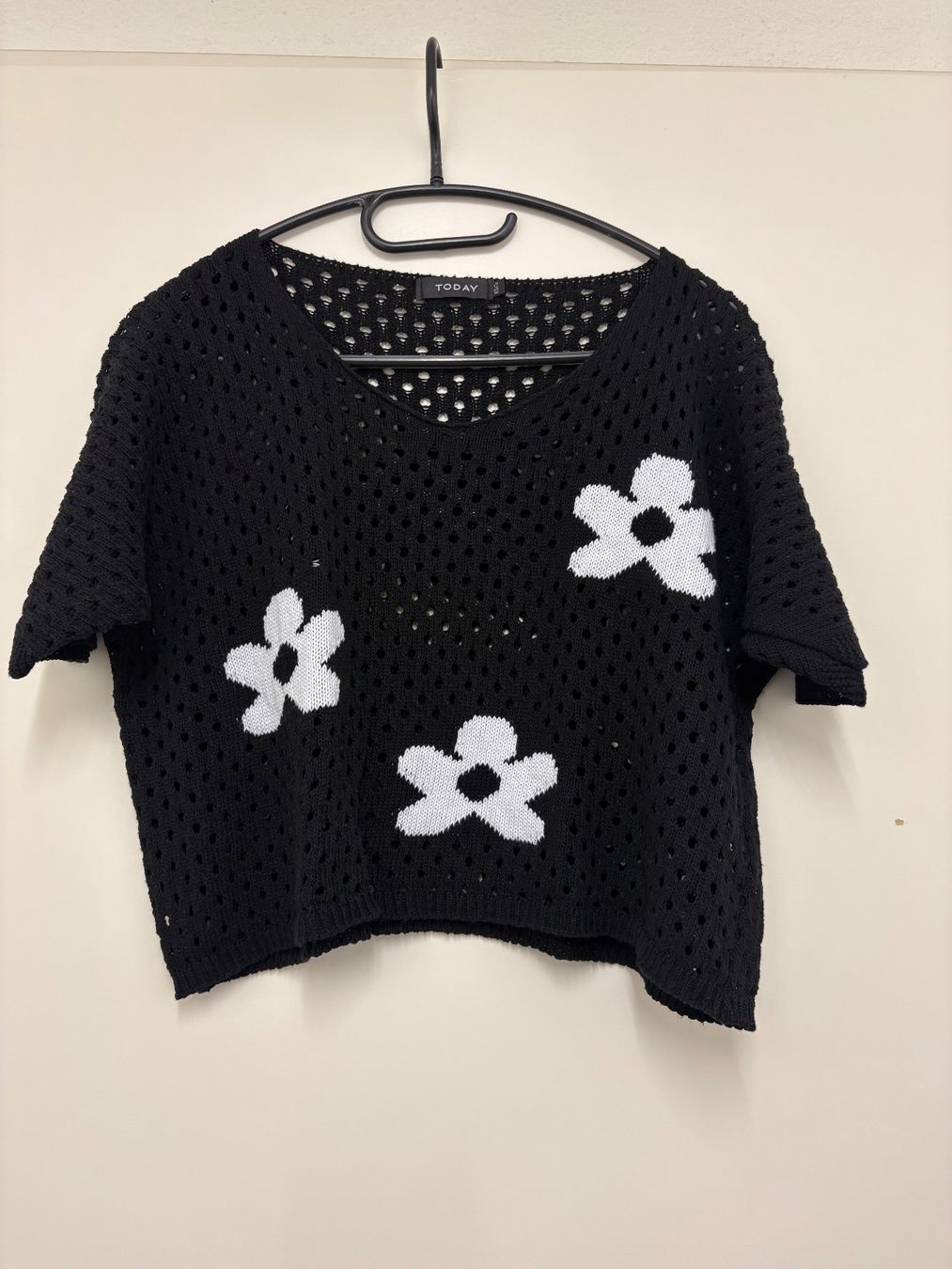 Maglioni & Felpe: Damen Pullover schwarz Grösse XS/S Blumenmuster – Usato da Basel venduto da Tierschutz-Flohmi