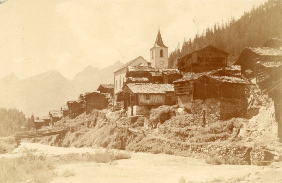 Cartoline postali: Blatten  VS  im Lötschental  mit Rothörner – Usato da Brig venduto da Valcards54