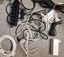 Diverse Kabel und Stecker - Stromversorgung für den Haushalt