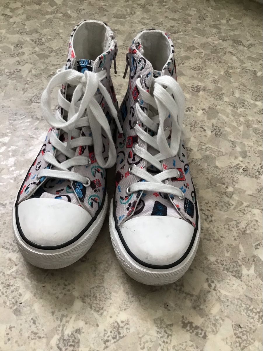 Schuhe für Mädchen: Coole Mädchen Schuhe Grösse 34, Top Zustand. – Gebraucht aus Seuzach von Tureda 1