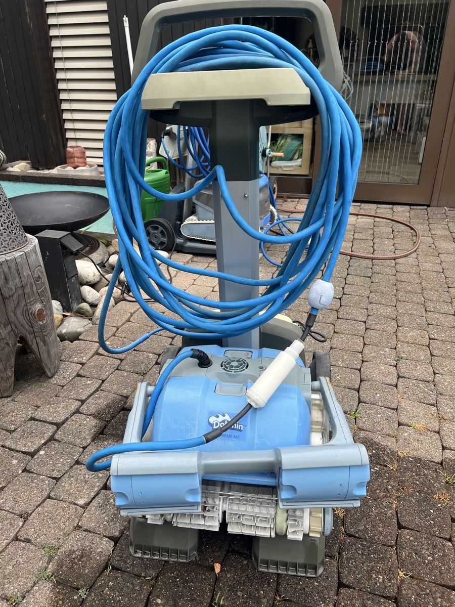 Dolphin Schwimmbad-Zubehör: Dolphin Supreme M5 Poolroboter – Gebraucht aus Aarau von and_8lr6 1
