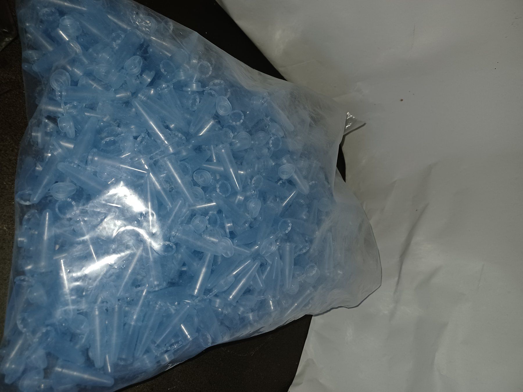 Altro in Stoviglie & Bicchieri: Mikroproberöhrchen PP 1,5 ml, Typ Eppendorf, Verschluss PP – Usato da Schupfart venduto da philippb06 2