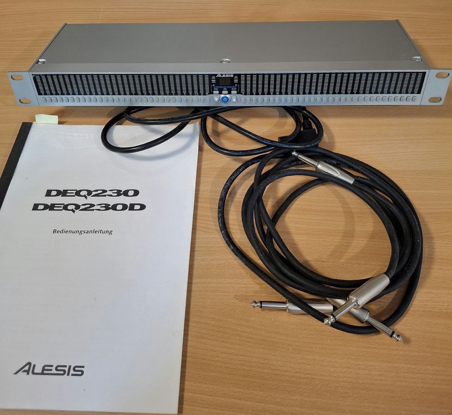 Alesis Equalizzatori: Alesis DEQ230D Equalizer inklusive Kabel – Usato da Steffisburg venduto da JackieJ
