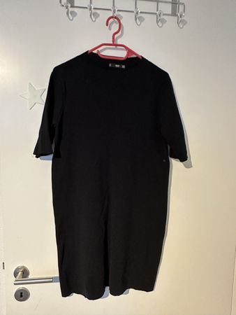Kleid MANGO Gr. M schwarz (gerade geschnitten)
