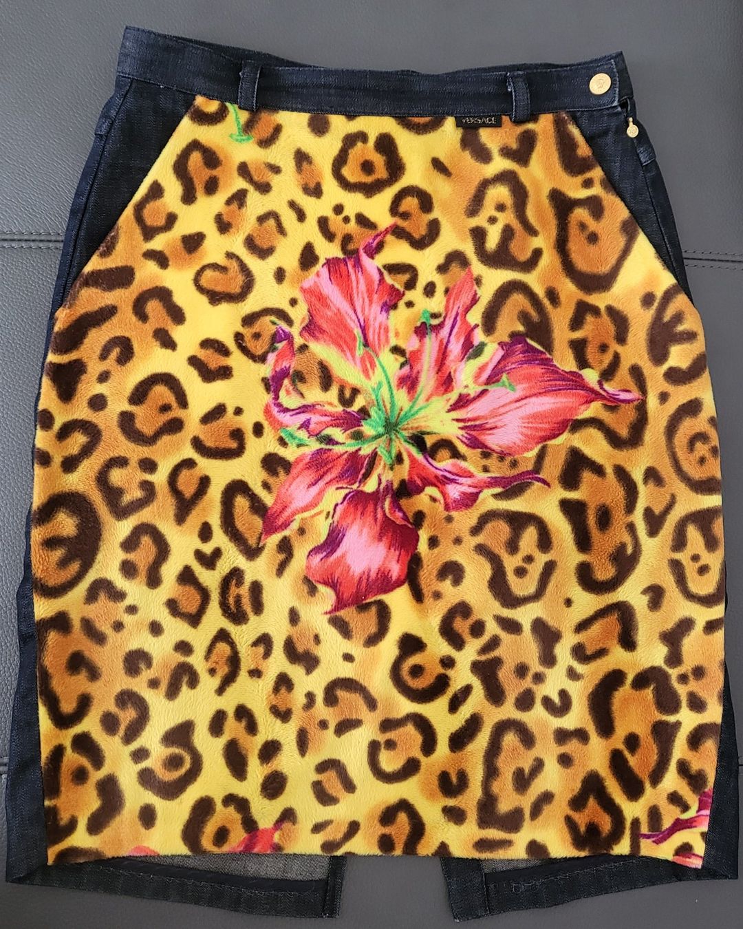 Versace Completi & Tailleur: Ensemble veste et jupe Versace Jeans Couture. – Usato da Neuchâtel venduto da wikit 2