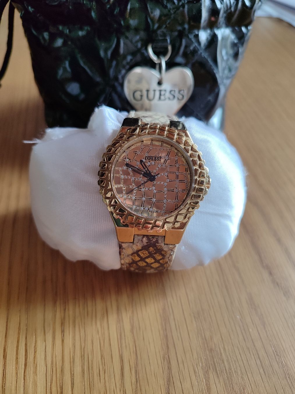 Guess Orologi: Guess Untamed Damenuhr – Usato da Kleinwangen venduto da Cane18corso