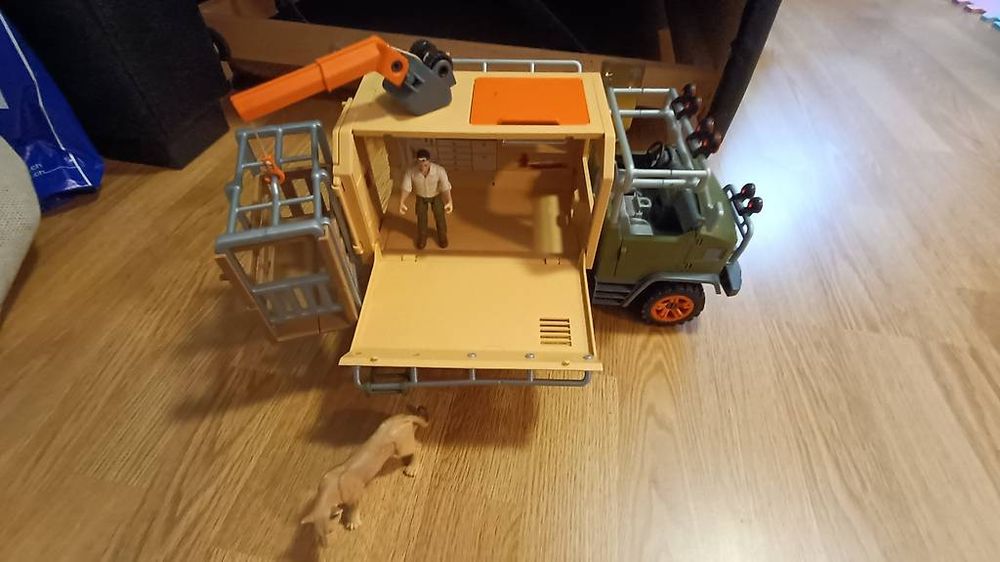 Jouets: Schleich Safari Truck – D'occasion à Küttigen par ACURA86 1