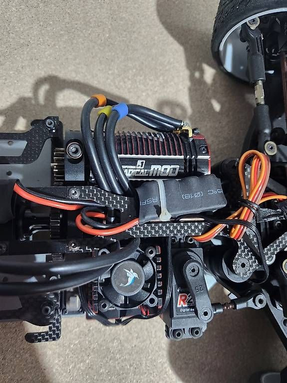Modellismo RC: Voiture télécommandé Serpent SRX8 GT – Usato da Renens VD venduto da aligrapefruit 4