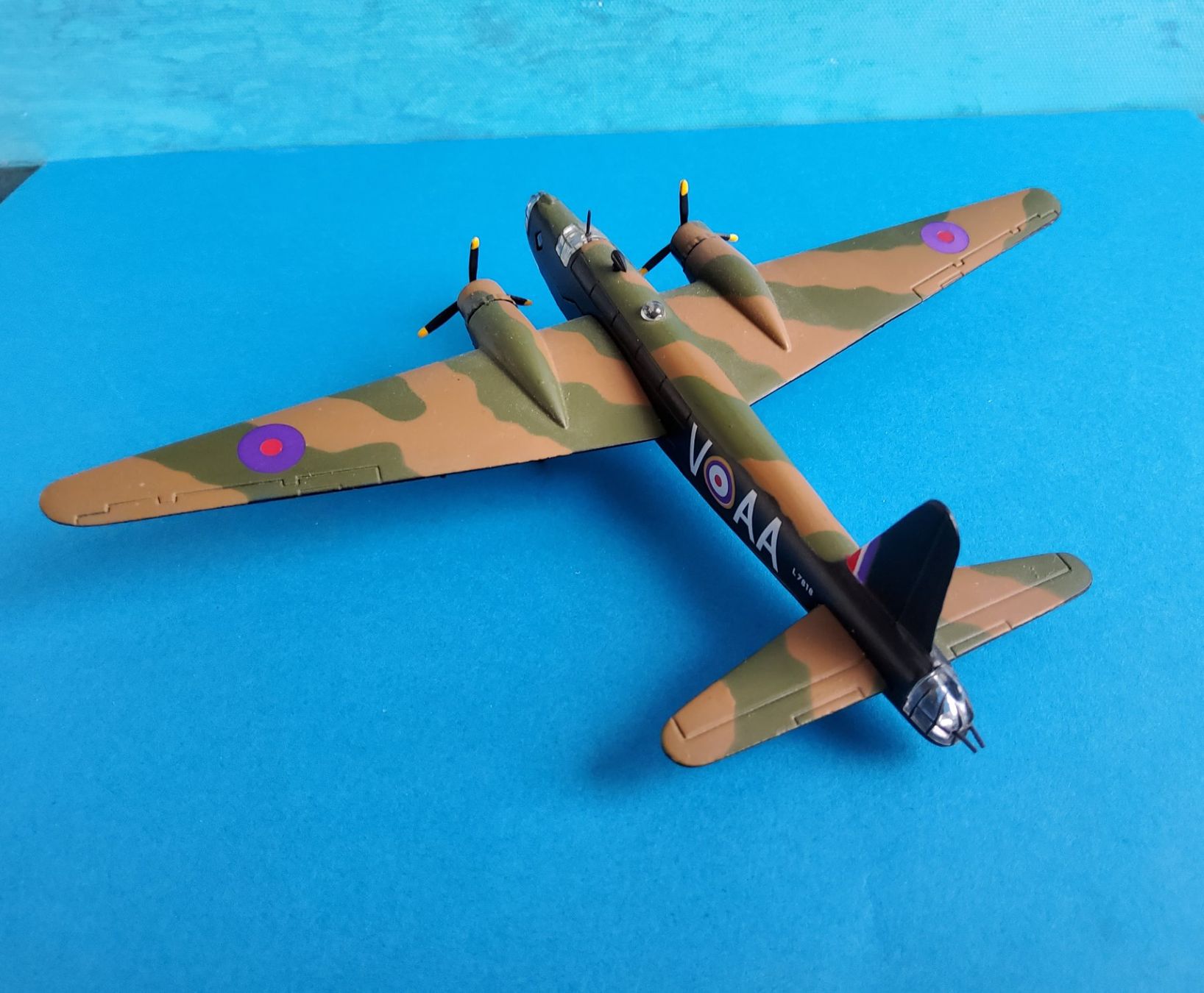 Modellbausätze & Standmodelle: Modellflugzeug "Vickers Wellington" 1/144 L7818 – Gebraucht aus Grüningen von VENOM59 3