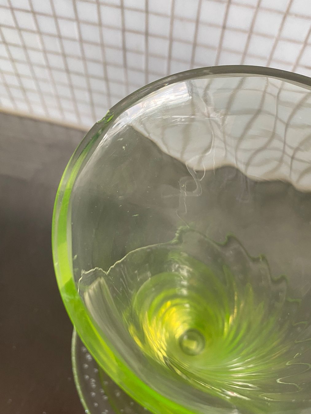 Vasi & Recipienti: Uranglas Postmoderne Vase aus Uraniumglas Borek Sipek Kunst – Usato da solothurn venduto da soko75 7