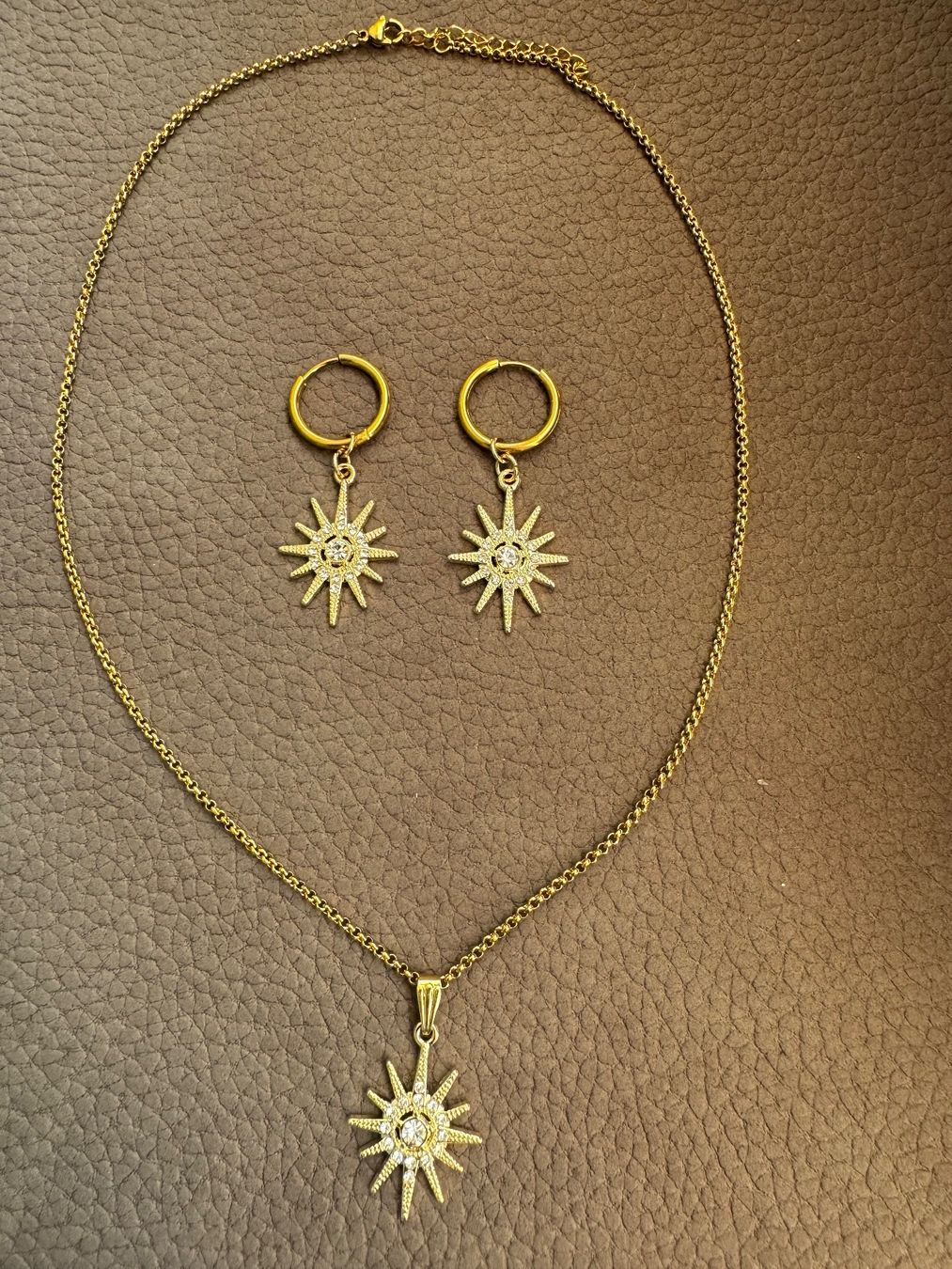 Sonstiger Schmuck: Kette und Ohrringe mit Stern/Sonne – Neu (gemäss Beschreibung) aus Dübendorf von Sonibell 1